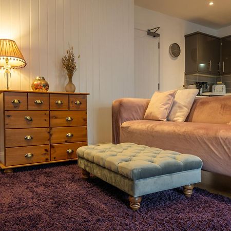 Cute 1 Bed Apartment 2 Mins From The Sea - Sleeps 4, Flat 8 The Gables, Church Street, Лайм Риджис Екстериор снимка