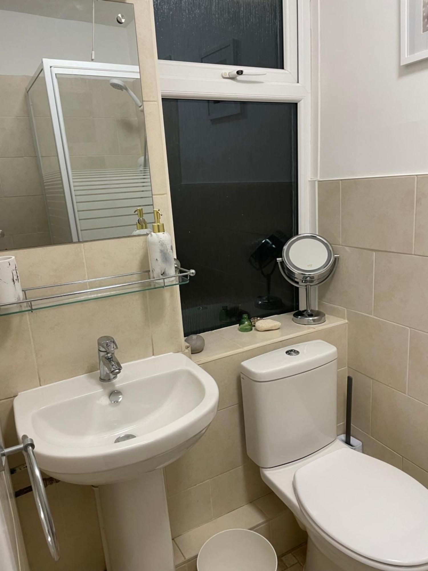 Cute 1 Bed Apartment 2 Mins From The Sea - Sleeps 4, Flat 8 The Gables, Church Street, Лайм Риджис Екстериор снимка