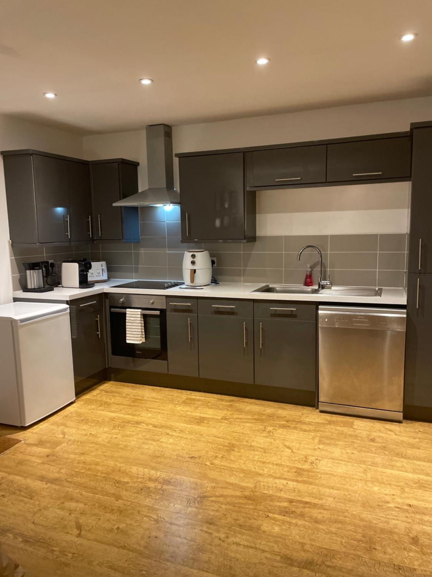 Cute 1 Bed Apartment 2 Mins From The Sea - Sleeps 4, Flat 8 The Gables, Church Street, Лайм Риджис Екстериор снимка