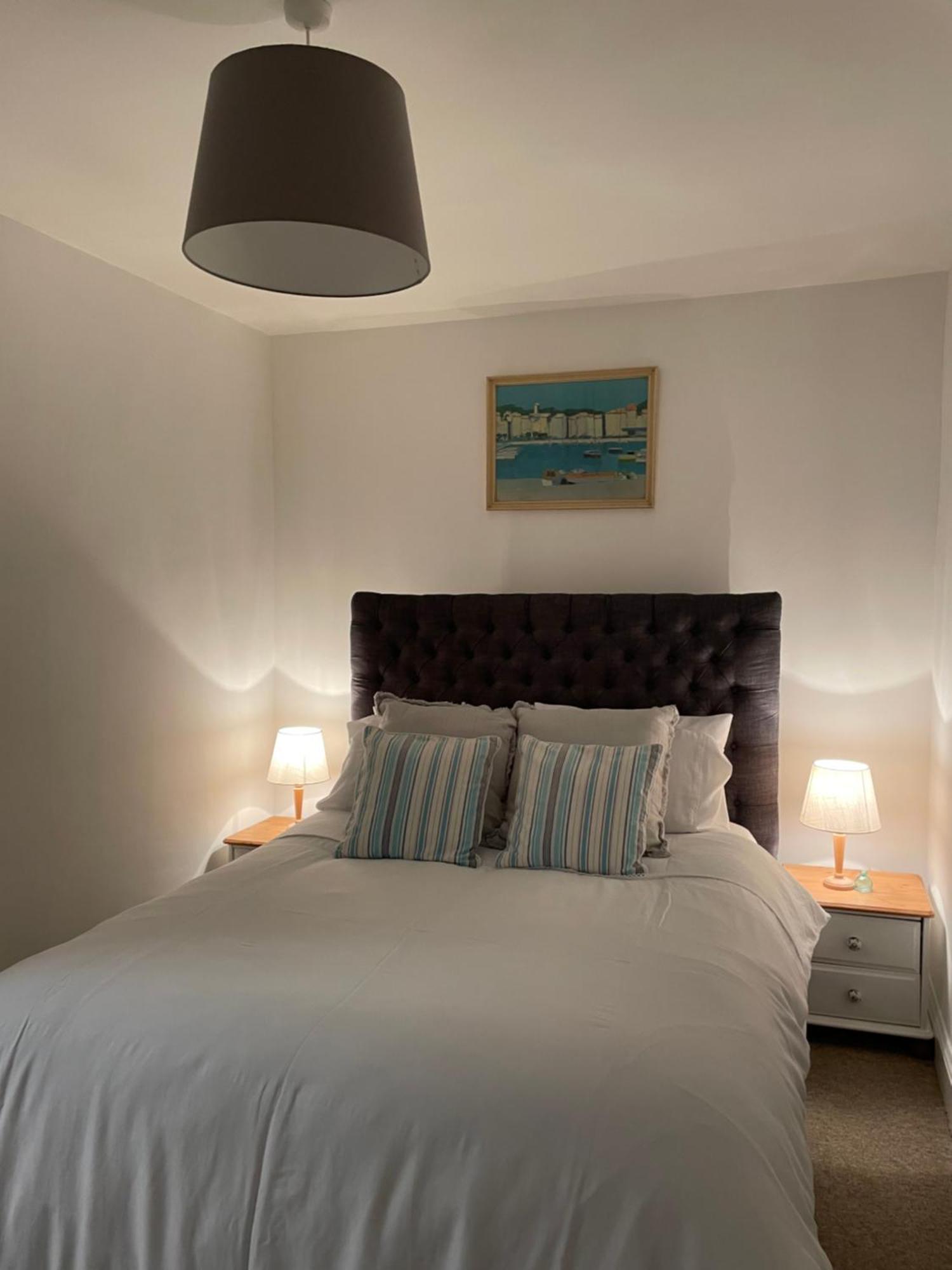 Cute 1 Bed Apartment 2 Mins From The Sea - Sleeps 4, Flat 8 The Gables, Church Street, Лайм Риджис Екстериор снимка