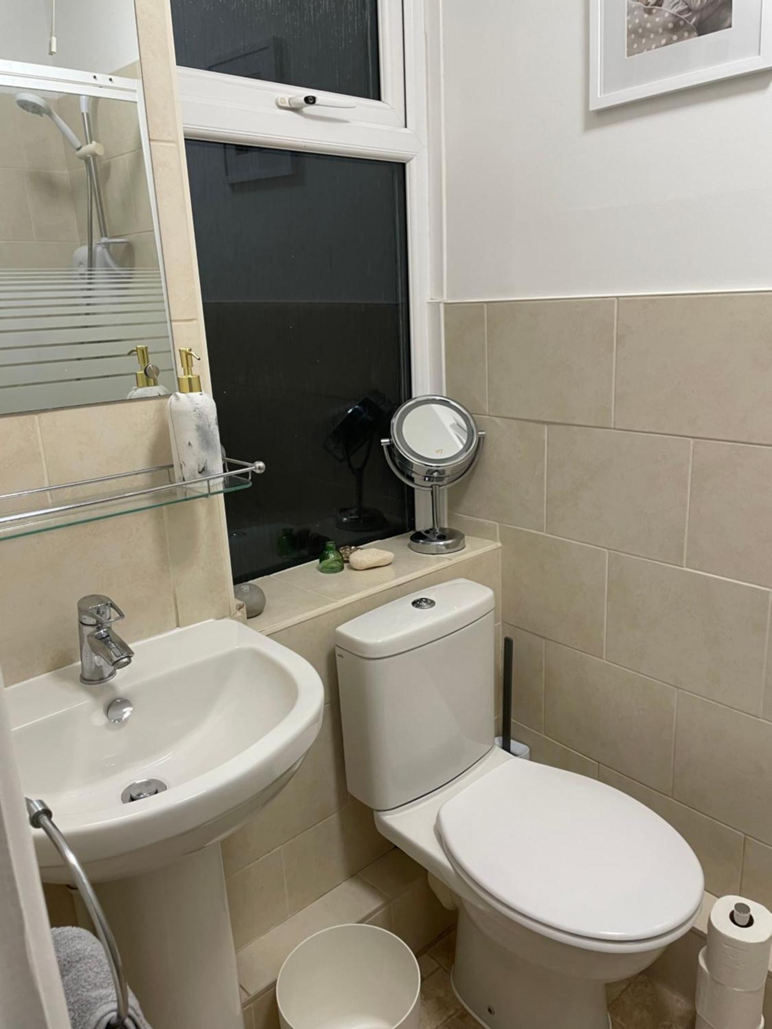 Cute 1 Bed Apartment 2 Mins From The Sea - Sleeps 4, Flat 8 The Gables, Church Street, Лайм Риджис Екстериор снимка