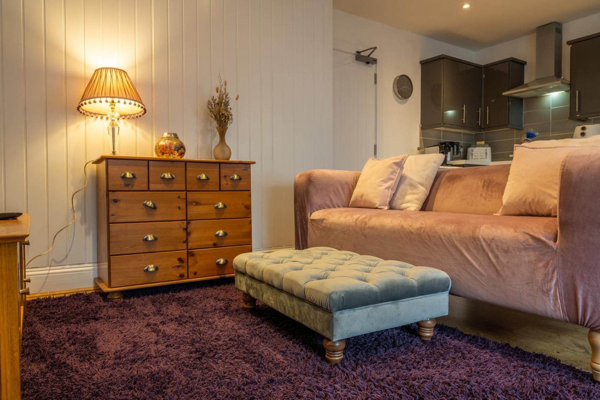 Cute 1 Bed Apartment 2 Mins From The Sea - Sleeps 4, Flat 8 The Gables, Church Street, Лайм Риджис Екстериор снимка
