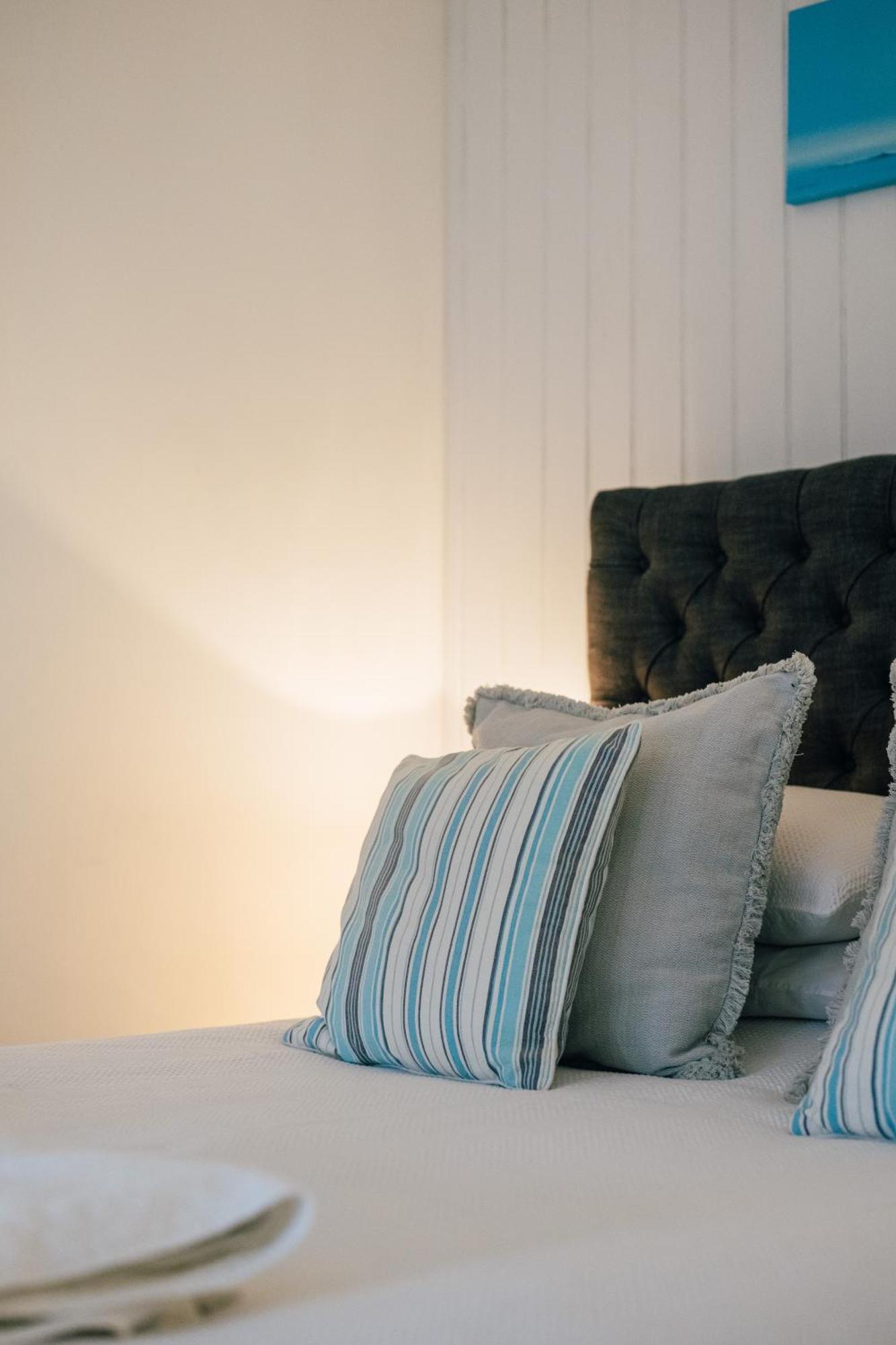 Cute 1 Bed Apartment 2 Mins From The Sea - Sleeps 4, Flat 8 The Gables, Church Street, Лайм Риджис Екстериор снимка